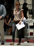 th_52793_Sienna_Miller_After_a_Business_Lunch_8-1-07_10_122_1088lo.jpg