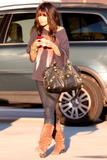 http://img19.imagevenue.com/loc1158/th_21201_Vanessa_Anne_Hudgens_2008-12-18_-_leaving_a_business_meeting_in_Westwood_338_122_1158lo.jpg