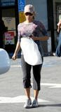th_97486_Halle_Berry_goes_shopping_at_petco_05_122_202lo.JPG