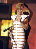 th_12448_Rihanna_2009_American_Music_Awards_Perfomance_24_122_248lo.jpg