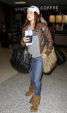 th_70148_celebrity-paradise.com-The_Elder-Hayden_Panettiere_2010-01-20_-_at_the_Miami_International_Airport_9141_122_30lo.jpg