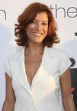 th_32235_Celebutopia-Kate_Walsh-The_Ugly_Truth_premiere_in_Hollywood-19_122_36lo.jpg