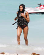 th_699660534_CiaraonthebeachinMiami14.5.2011_09_122_41lo.jpg