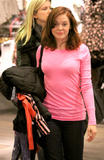 th_98260_Preppie_-_Rose_McGowan_shopping_at_Topshop_in_SoHo_-_Jan._10_2010_7307_122_494lo.jpg