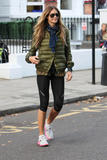 th_13143_celebrity_paradise.com_TheElder_ElleMacpherson2010_10_07_OnASchoolRuninLondon6_122_534lo.jpg