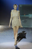 th_65018_Hussein_Chalayan_Paris_Fashion_Show_102_123_687lo.jpg