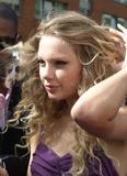 taylor swift candid