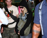th_81461_Avril_Lavigne_Arriving_at_Pudong_International_Airport_8-13-07_3_122_943lo.jpg