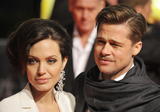 th_99013_Angelina_Jolie_-_The_curious_case_of_Benjamin_Button_-_premiere_in_Berlin_19-1-2009_005_122_951lo.jpg