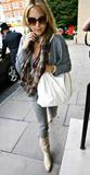 th_60173_Celebutopia-Kate_Hudson_out_and_about_in_London-02_122_969lo.jpg