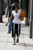 th_88165_Halle_Berry_going_to_yoga__CU_ISA_0005_122_987lo.jpg