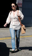 http://img19.imagevenue.com/loc103/th_25800_Michelle_Trachtenberg_leaving_a_hair_salon5_122_103lo.jpg