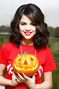 http://img19.imagevenue.com/loc224/th_97157_Selena_Gomez_at_A_Year_Without_Rain_photocall14_122_224lo.jpg