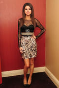 http://img19.imagevenue.com/loc368/th_196504475_Selena_Gomez_gets_ready_in_her_hotel_for_Letterman6_122_368lo.jpg
