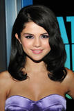 http://img19.imagevenue.com/loc371/th_47338_Selena_Gomez__Late_Night_with_Jimmy_Fallon_005_122_371lo.jpg